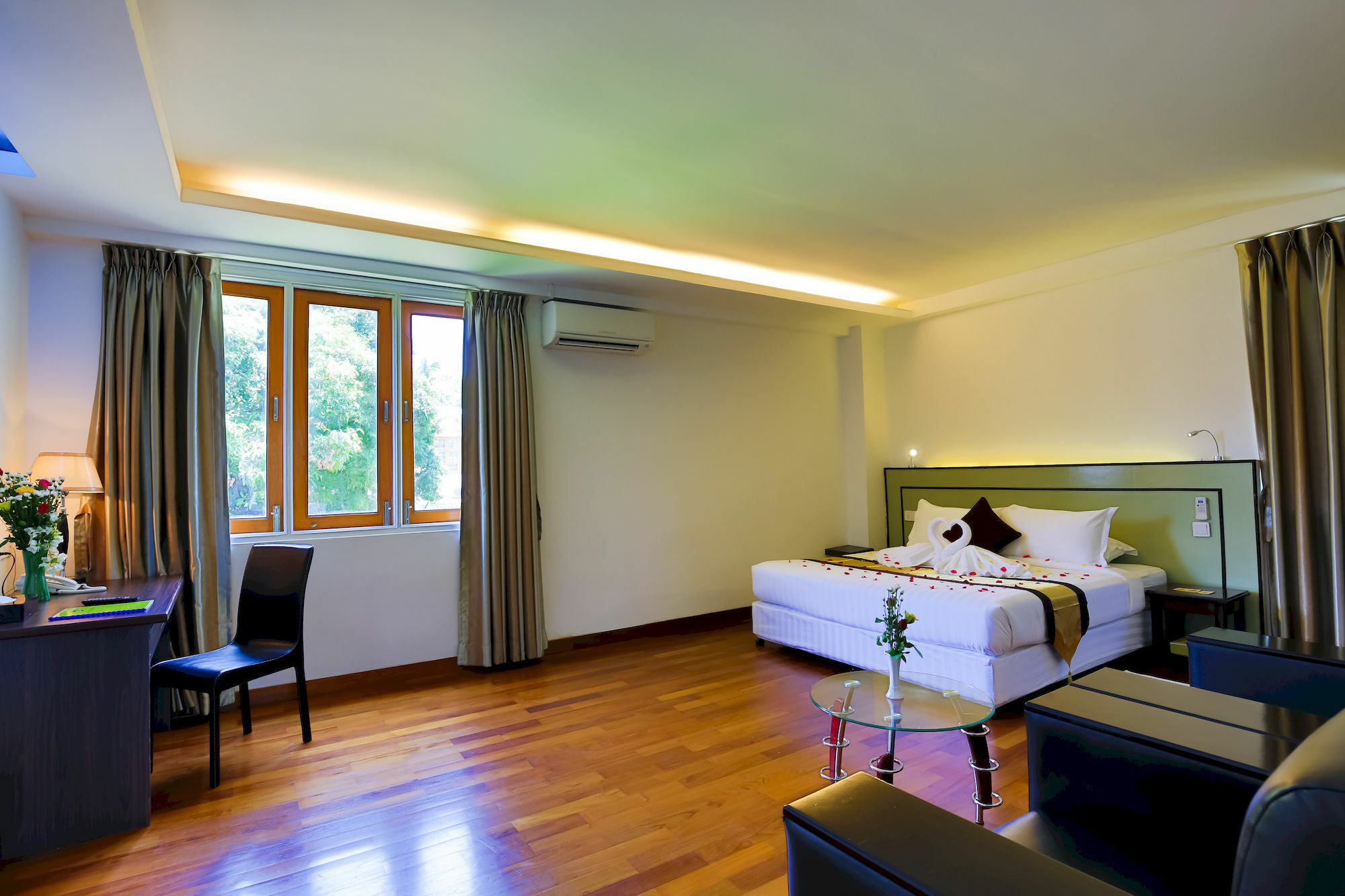Sky View Hotel Yangon Dış mekan fotoğraf